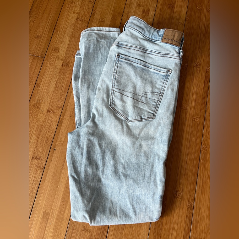 American Eagle Outfitters Light Wash Relaxed Jeans